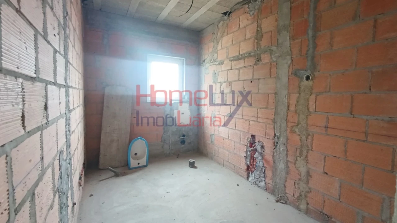 Moradia T3 para Venda em Couto de Esteves Foto 9