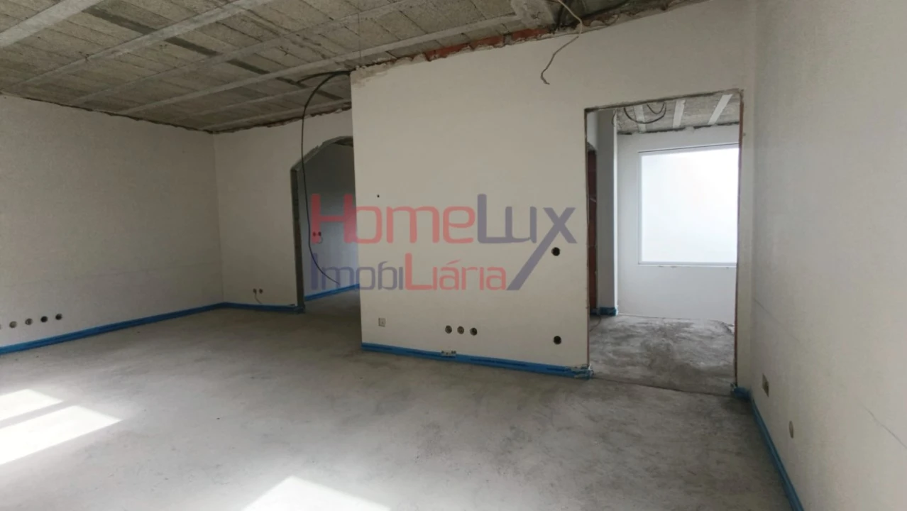 Moradia T3 para Venda em Couto de Esteves Foto 12