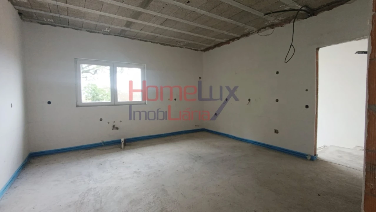 Moradia T3 para Venda em Couto de Esteves Foto 14