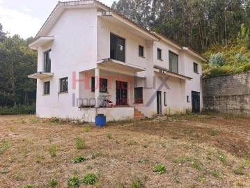 Moradia T3 para Venda em Couto de Esteves