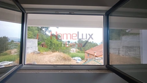 Moradia T3 para Venda em Couto de Esteves