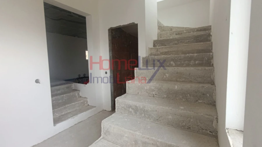 Moradia T3 para Venda em Couto de Esteves Foto 36