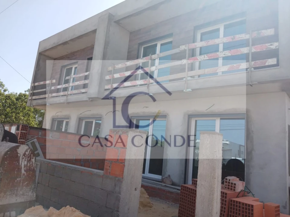 Moradia T4 para Venda em Fernao Ferro Foto 1