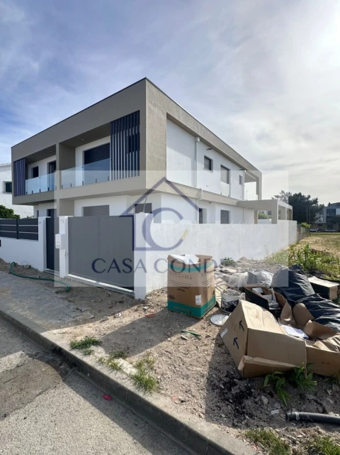 Moradia T3 para Venda em Fernao Ferro