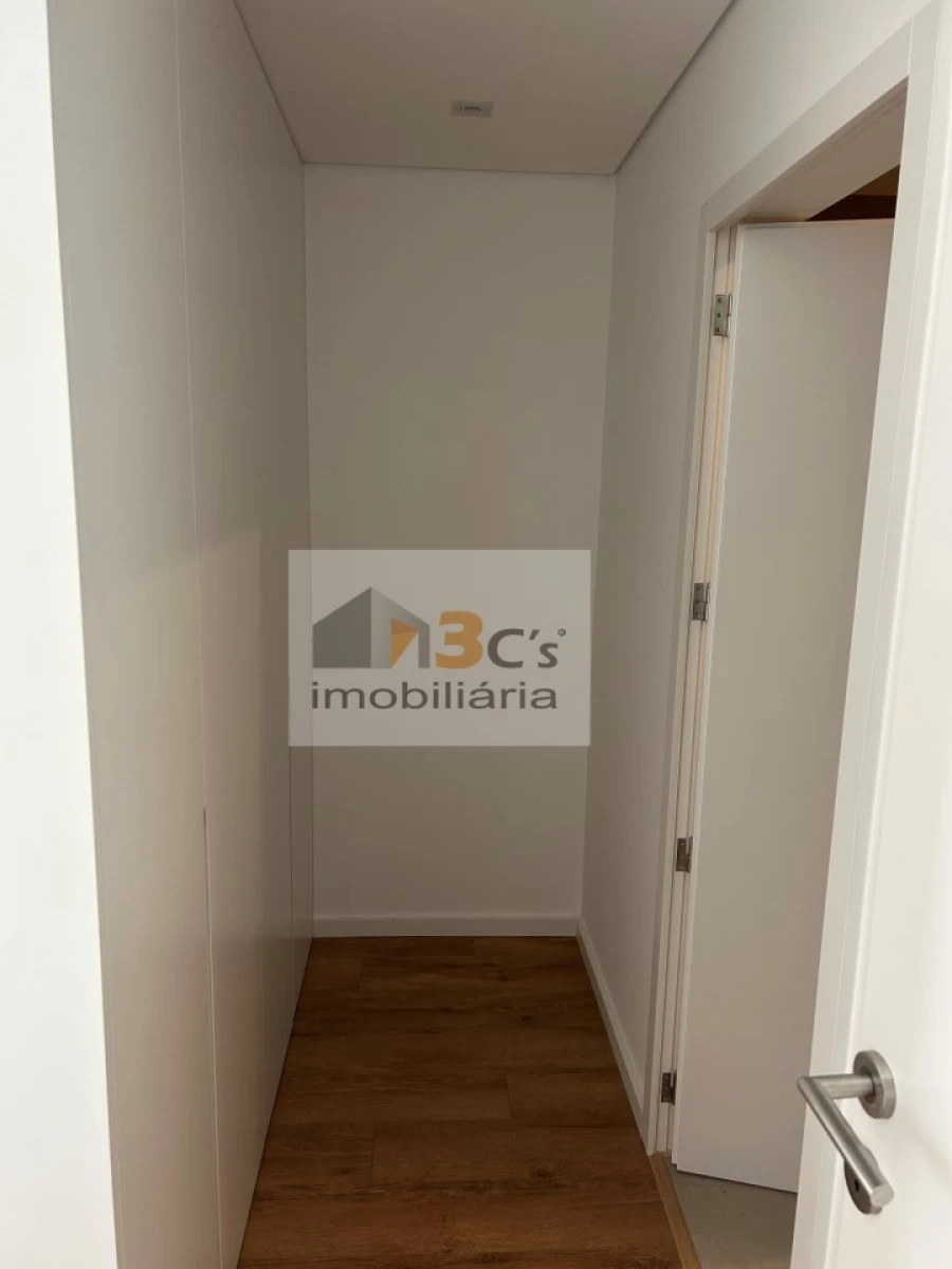 Apartamento T2 para Arrendamento em Paranhos Foto 9