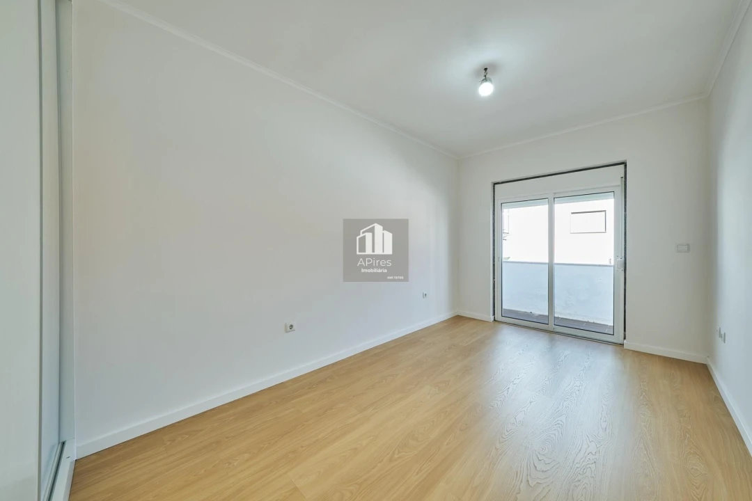 Apartamento T2 para Venda em Costa da Caparica Foto 13