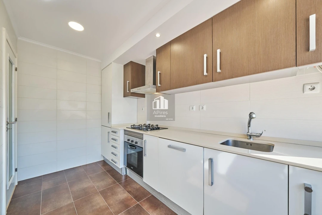 Apartamento T2 para Venda em Costa da Caparica Foto 17