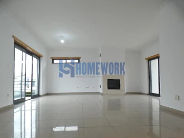 Moradia T5 para Venda em Almada, Cova da Piedade, Pragal e Cacilhas