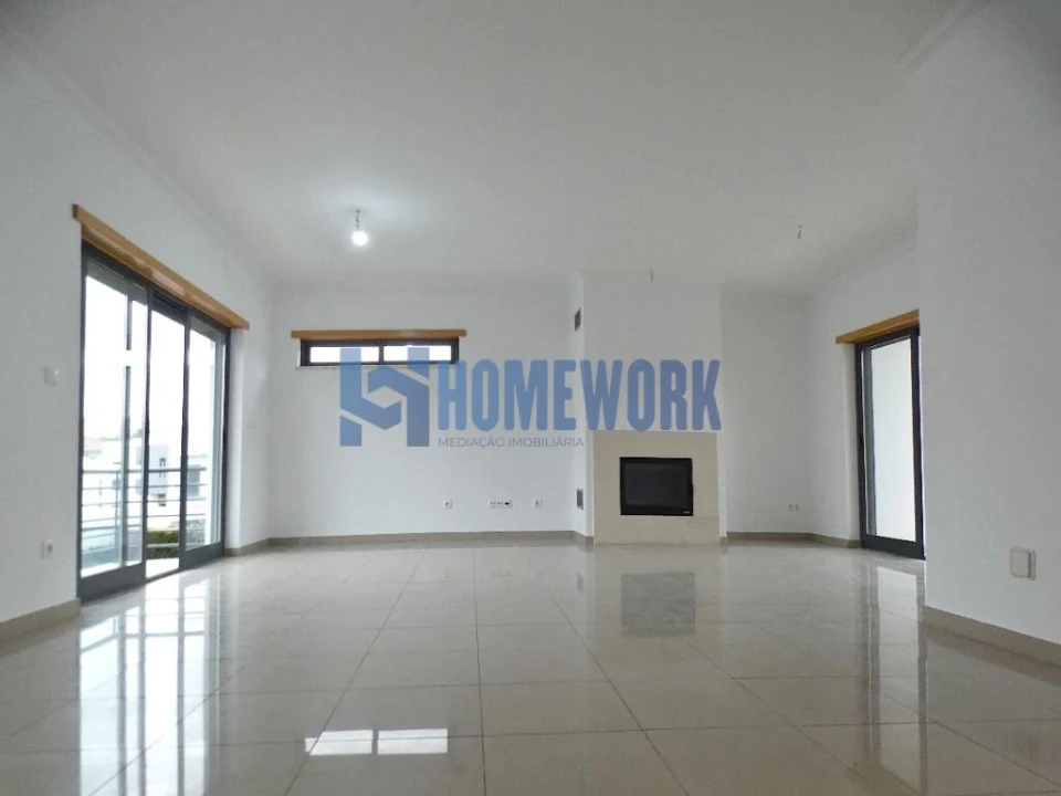 Moradia T5 para Venda em Almada, Cova da Piedade, Pragal e Cacilhas Foto 1