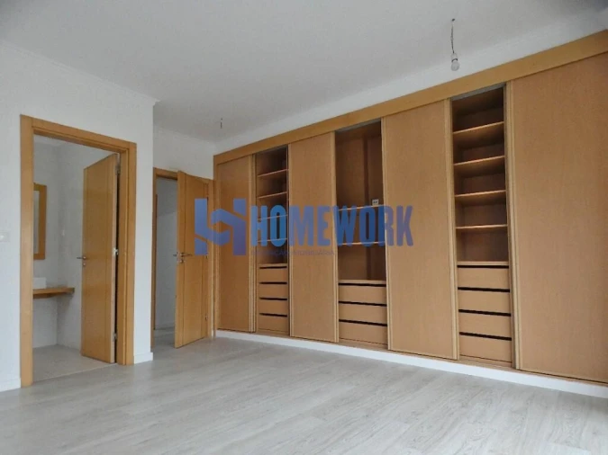 Moradia T5 para Venda em Almada, Cova da Piedade, Pragal e Cacilhas Foto 27