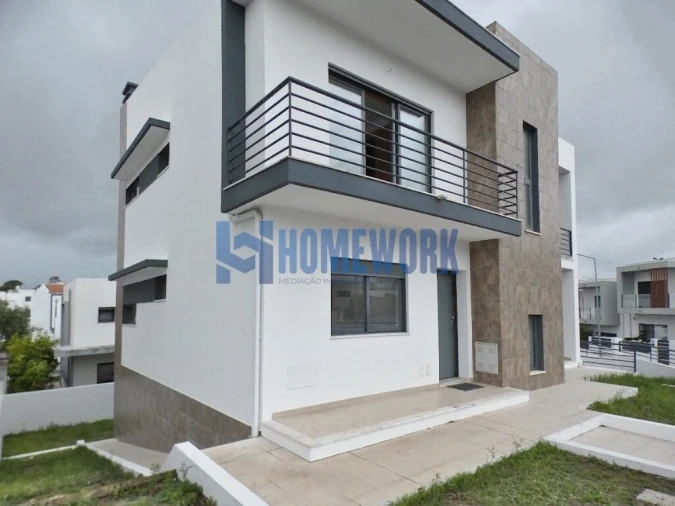 Moradia T5 para Venda em Almada, Cova da Piedade, Pragal e Cacilhas Foto 3