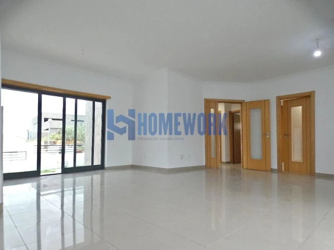 Moradia T5 para Venda em Almada, Cova da Piedade, Pragal e Cacilhas Foto 24