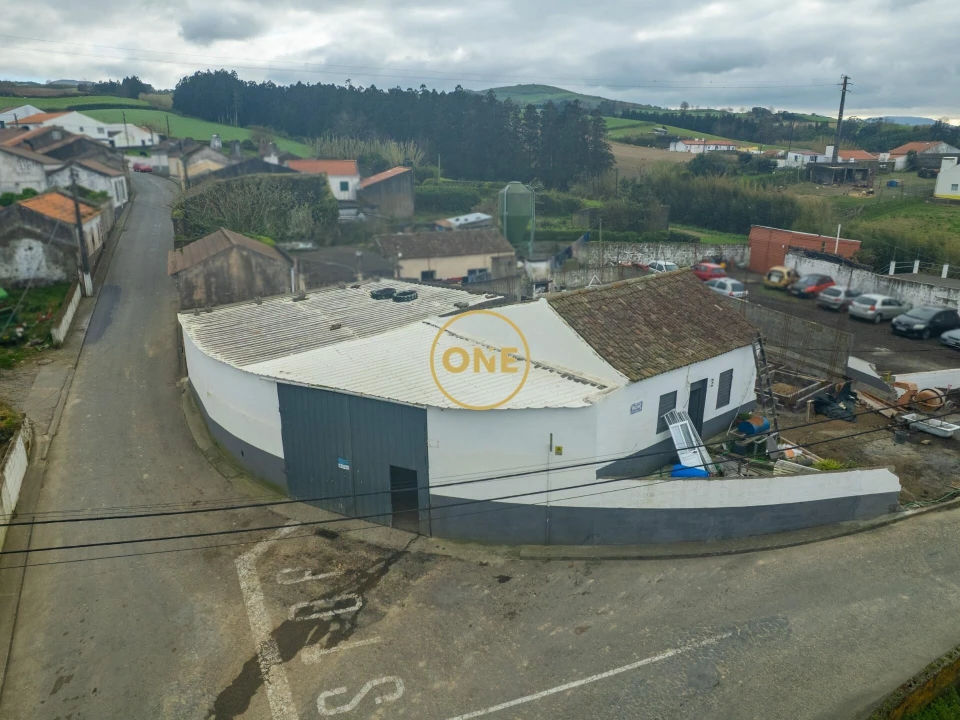 Garagem para Venda em Lomba de São Pedro Foto 2