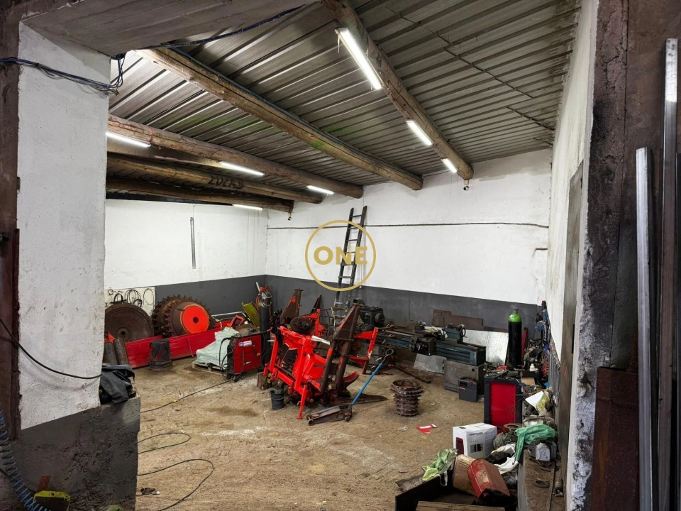 Garagem para Venda em Lomba de São Pedro Foto 4