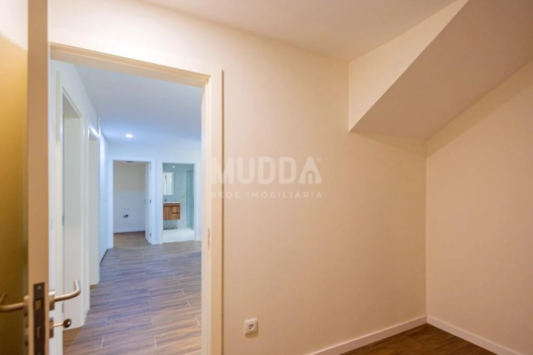 Apartamento T2 para Venda em Argoncilhe Foto 17