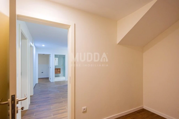 Apartamento T2 para Venda em Argoncilhe Foto 17