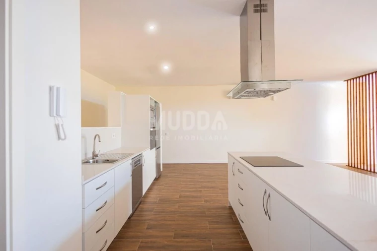 Apartamento T2 para Venda em Argoncilhe Foto 8
