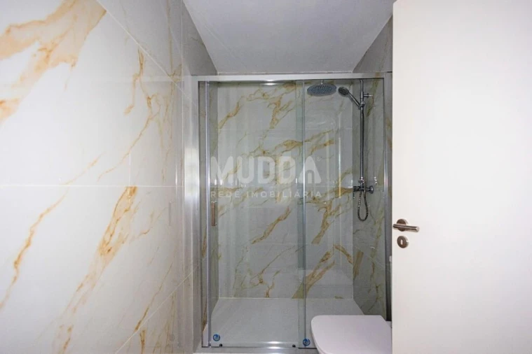 Apartamento T2 para Venda em Argoncilhe Foto 7