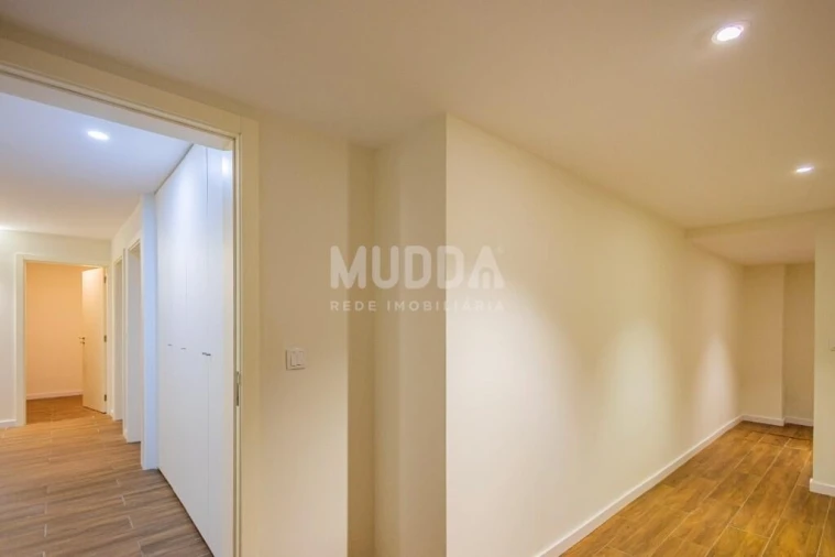 Apartamento T2 para Venda em Argoncilhe Foto 11