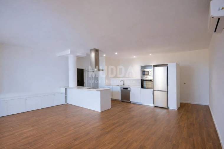 Apartamento T2 para Venda em Argoncilhe Foto 4