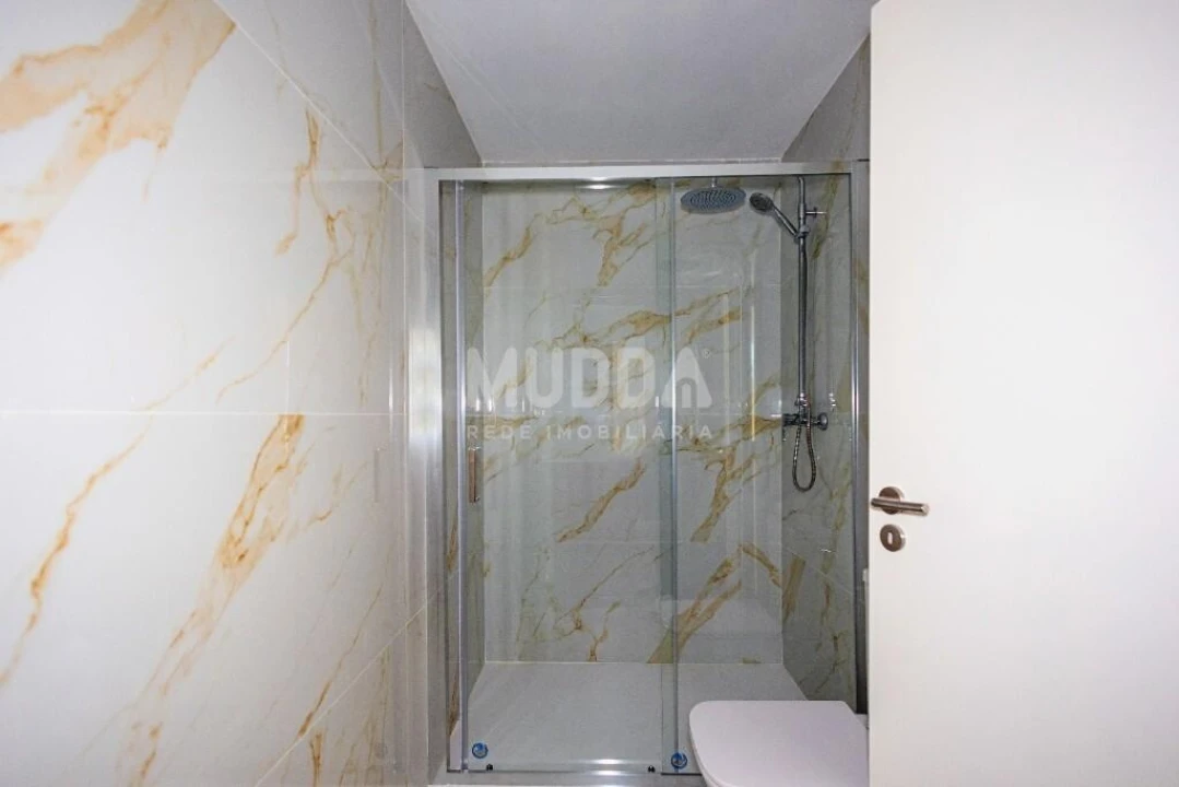 Apartamento T2 para Venda em Argoncilhe Foto 7