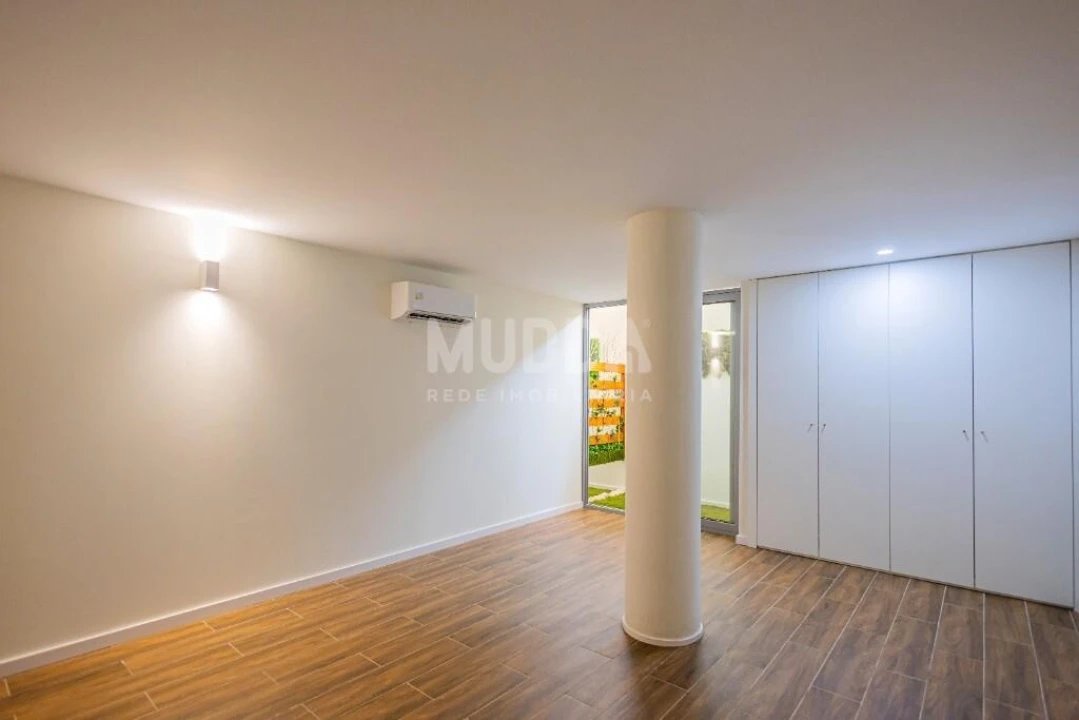 Apartamento T2 para Venda em Argoncilhe Foto 14