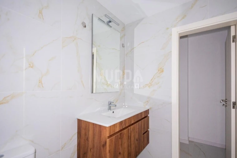 Apartamento T2 para Venda em Argoncilhe Foto 11