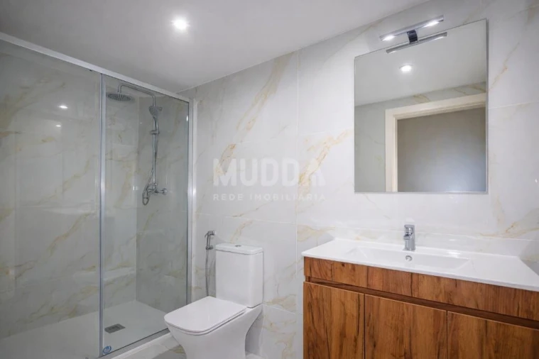 Apartamento T2 para Venda em Argoncilhe Foto 7