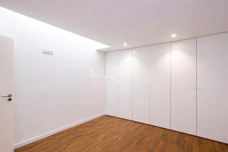 Apartamento T2 para Venda em Argoncilhe Foto 4