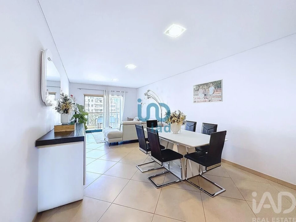 Apartamento T3 para Venda em Quarteira Foto 2