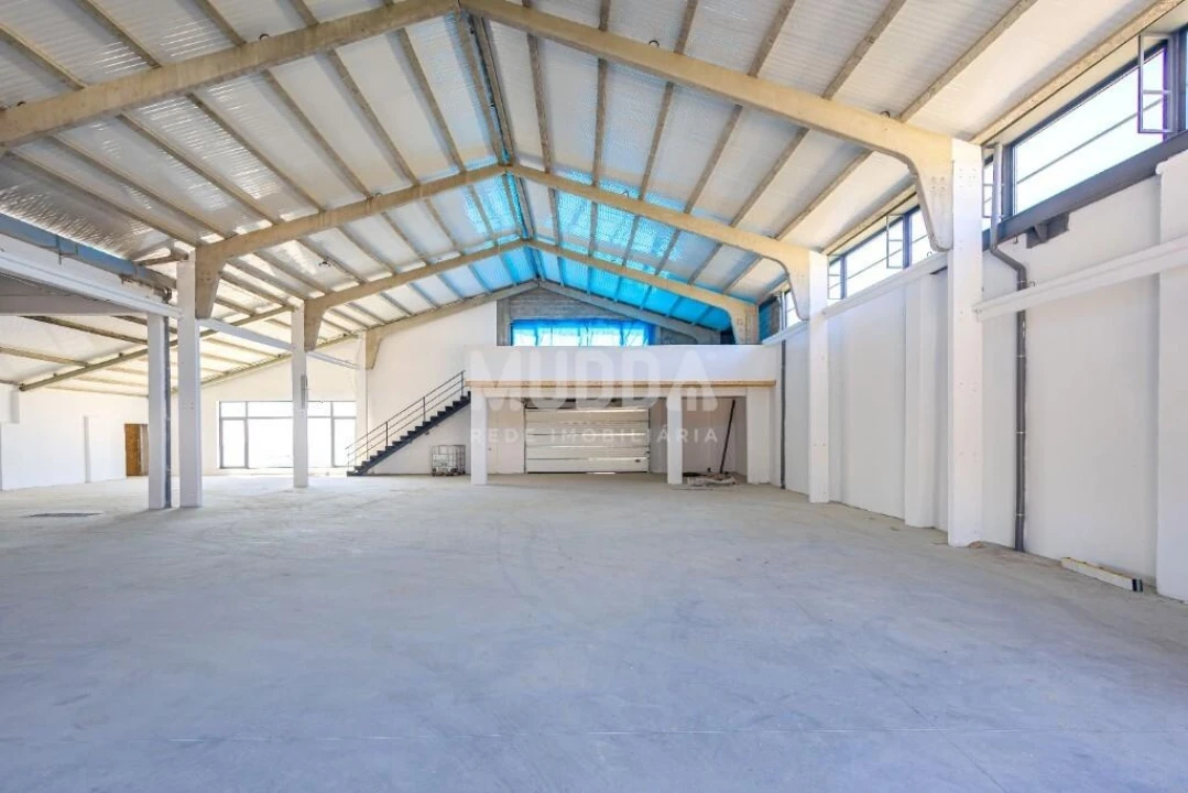 Armazém para Venda em Escapães Foto 1