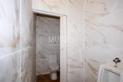 Armazém para Venda em Escapães