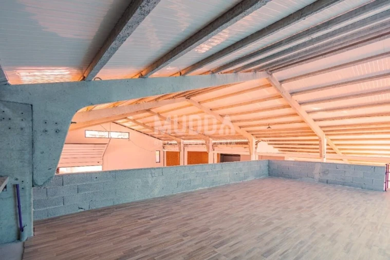 Armazém para Venda em Escapães Foto 9