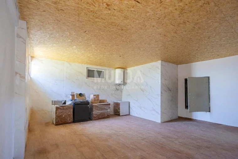 Armazém para Venda em Escapães Foto 14