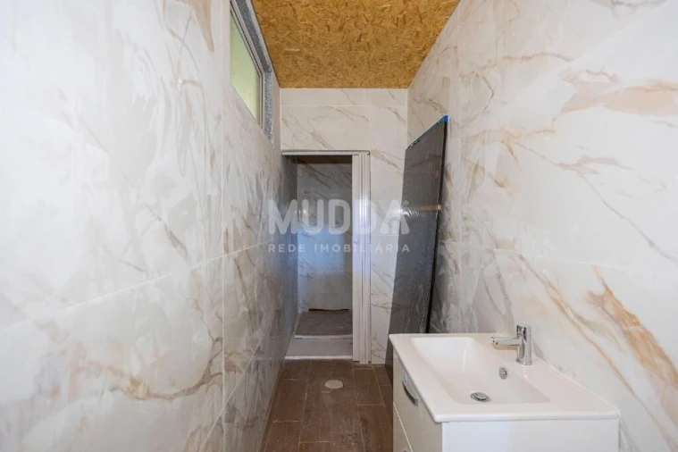 Armazém para Venda em Escapães Foto 11