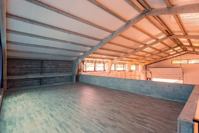 Armazém para Venda em Escapães Foto 8