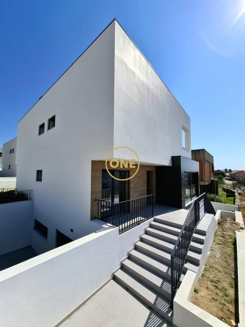 Moradia T5 para Venda em Ponte do Rol