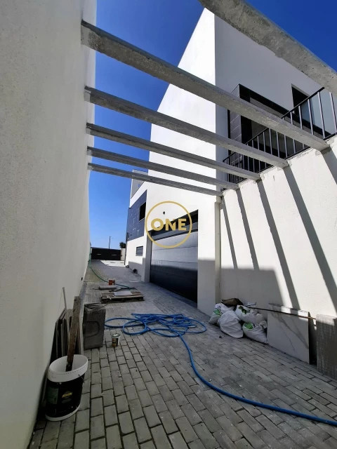 Moradia T5 para Venda em Ponte do Rol