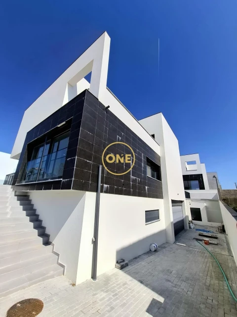 Moradia T5 para Venda em Ponte do Rol