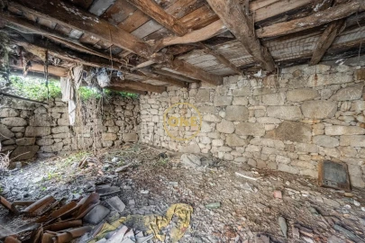 Moradia T5 para Venda em Requião