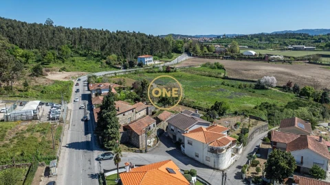 Moradia T5 para Venda em Requião