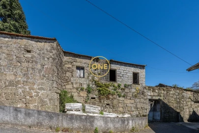 Moradia T5 para Venda em Requião