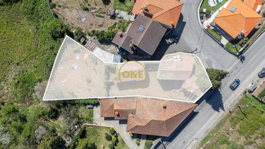 Moradia T5 para Venda em Requião