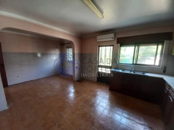 Moradia T4 para Venda em Nossa Sra de Fatima