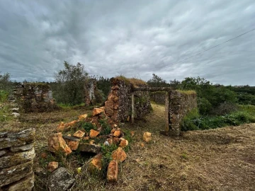 Moradia T2 para Venda em Casais e Alviobeira