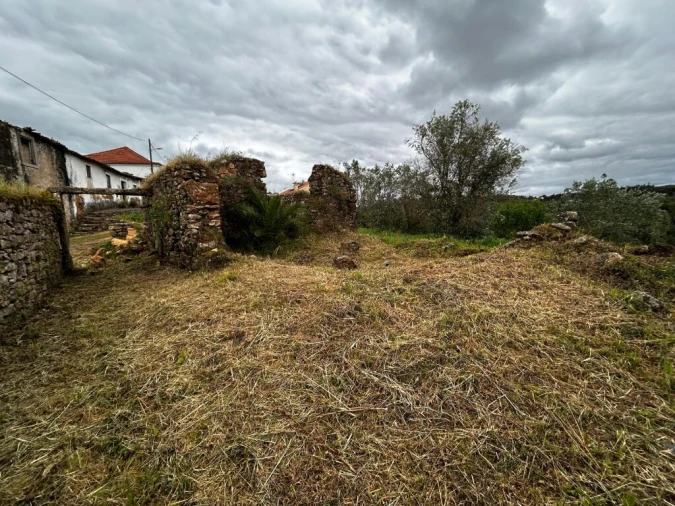 Moradia T2 para Venda em Casais e Alviobeira Foto 2