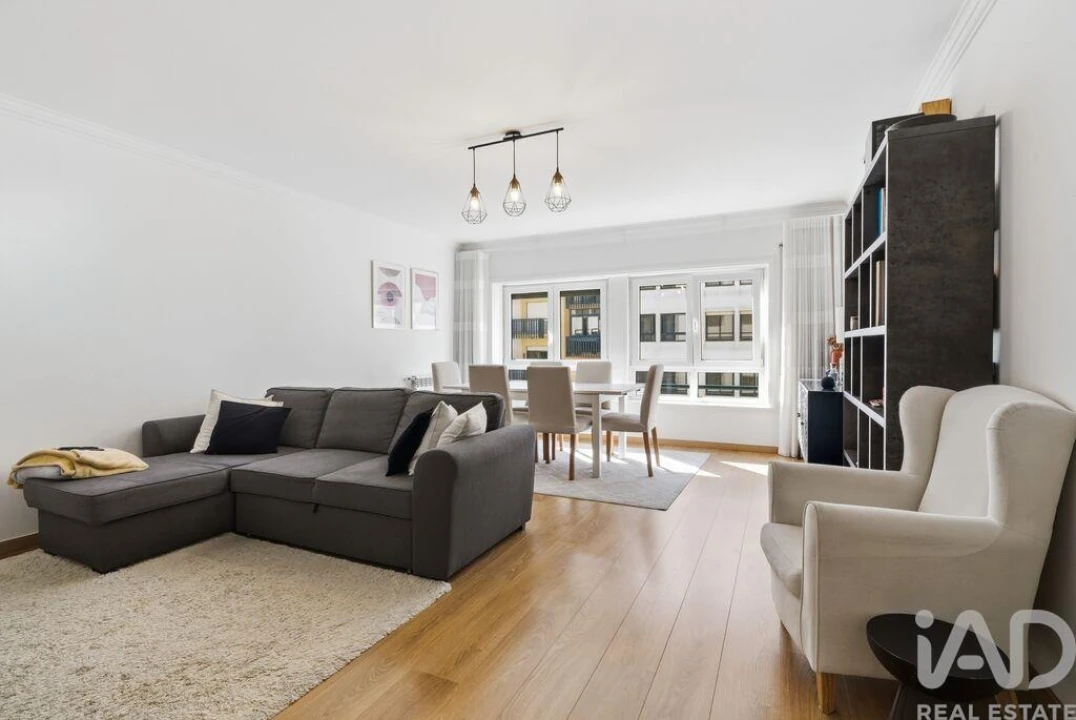 Apartamento T2 para Venda em Queluz e Belas Foto 1