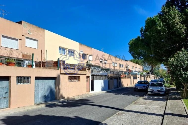 Moradia T3 para Venda em Águas Livres Foto 47