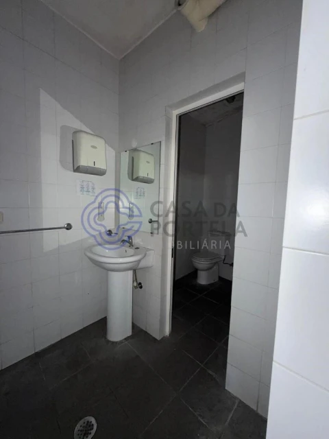 Loja para Arrendamento em Mafamude e Vilar do Paraíso