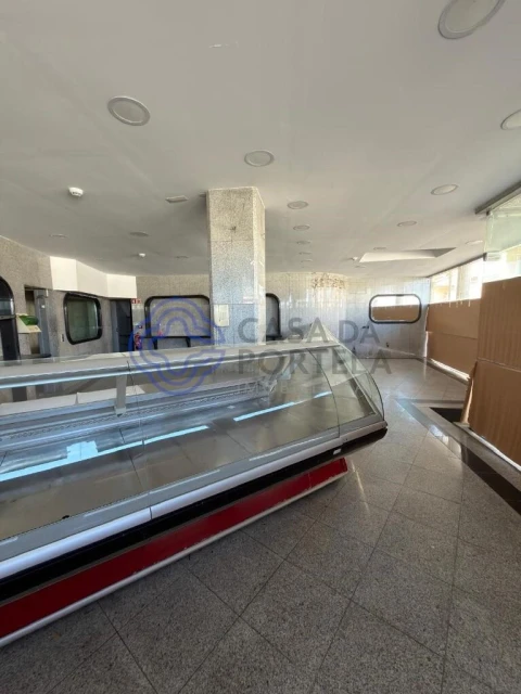 Loja para Arrendamento em Mafamude e Vilar do Paraíso